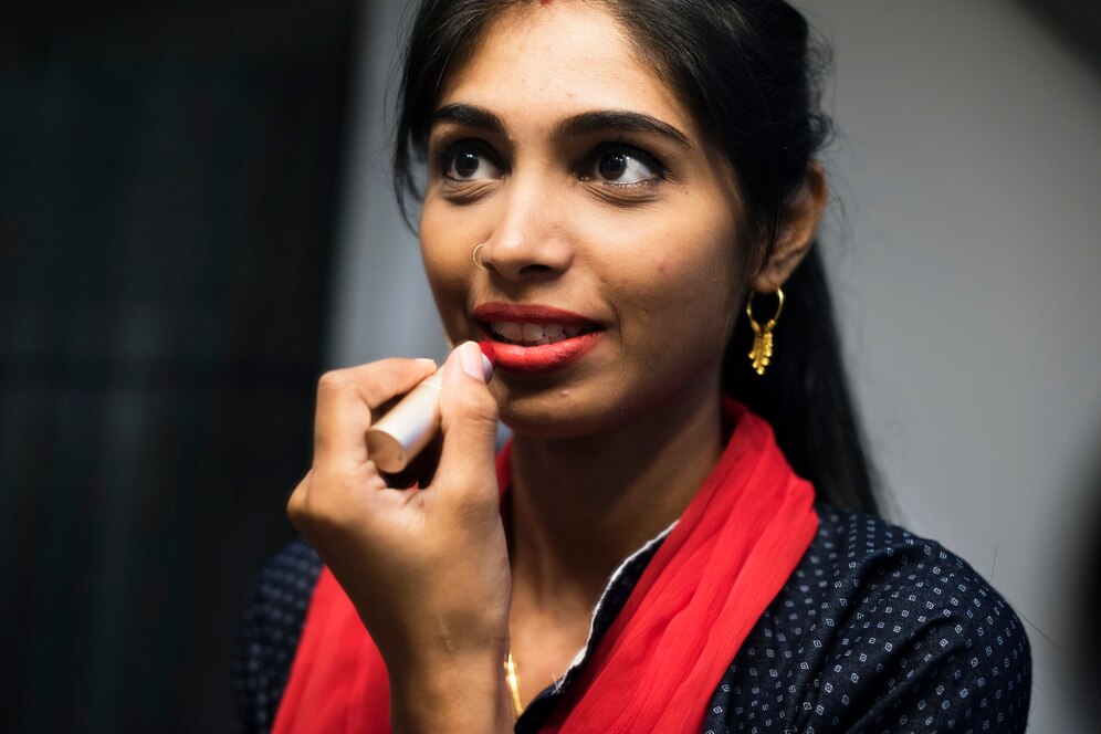indian-woman-putting-lipstick